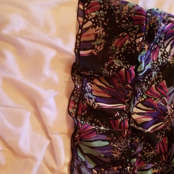 Multi colored top . - Picture 4 of 4